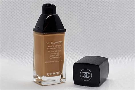 reviews of 51 TAWNY BEIGE, a CHANEL VITALUMIÈRE 